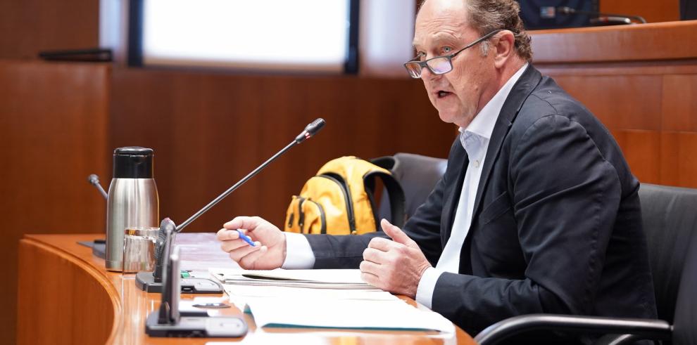 Antonio Villacampa durante su comparecencia en la comisión de Hacienda y Administración Pública.