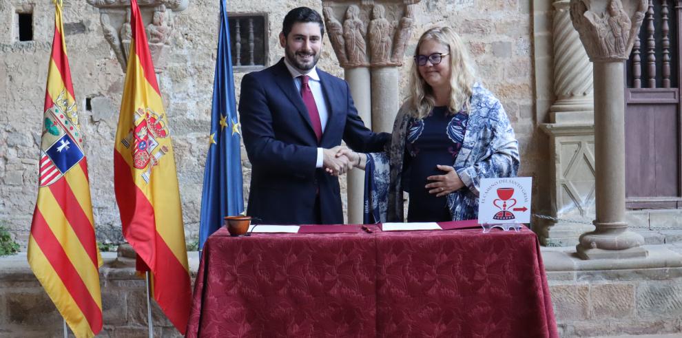 Alejandro Nolasco y Ana Mafé, tras la firma del convenio