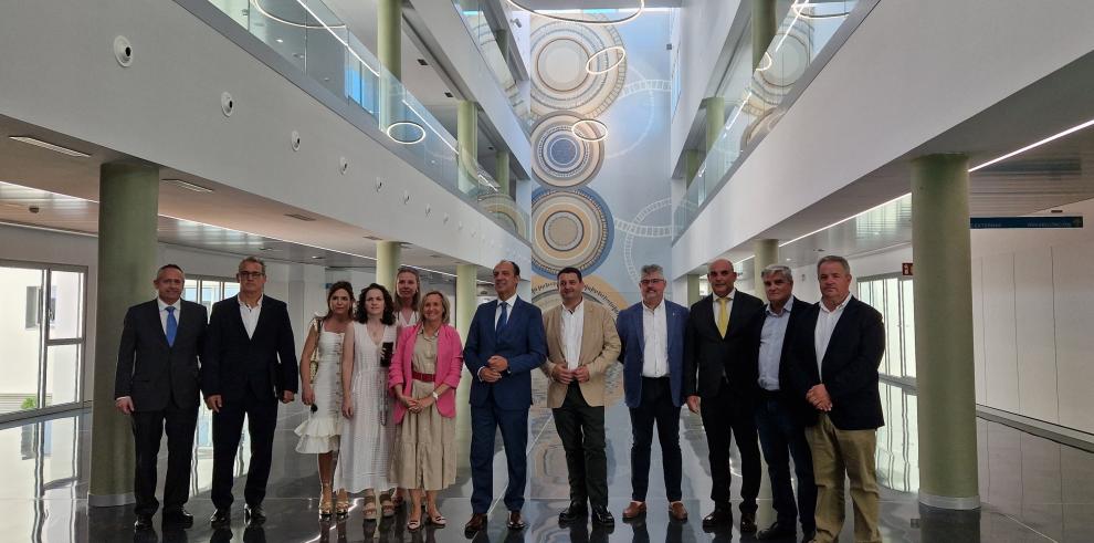 El consejero con el equipo directivo del SALUD y del sector de Teruel y Alcañiz
