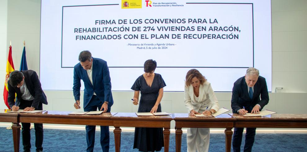 Firma del acuerdo relativo a Zaragoza por el que se transfieren 7,4 millones para rehabilitar dos entornos en la capital aragonesa.