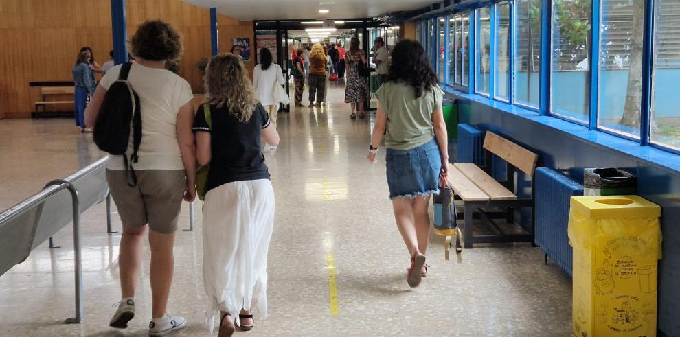 Oposiciones a administrativo en el IES Pirámide de Huesca donde se han examinado 413 personas.
