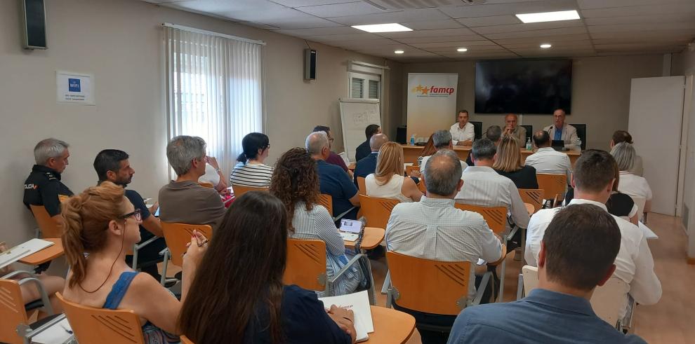 El director general de Interior y Emergencias, en la FAMCP, donde se ha abordado la convocatoria única para policías locales.