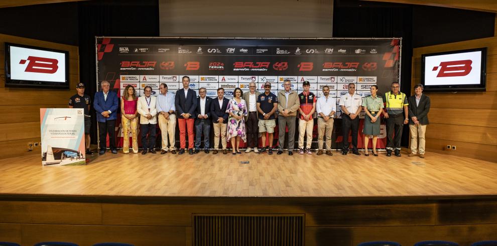 Foto de familia tras la presentación de la Baja Aragón 2024.