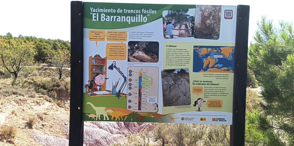Uno de los paneles con los que desde la Fundación Dinópolis se ha renovado el entorno museográfico del yacimiento paleontológico El Barranquillo, situado en Castellote (Teruel).
