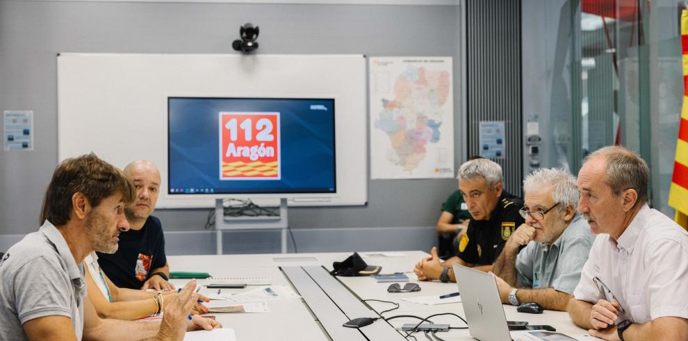 Reunión de esta mañana en el 112 con el director técnico de Incendios Forestales, Jaime Sendra, a la izquierda de la imagen y frente a él, Miguel Ángel Clavero, director general de Interior y Emergencias.