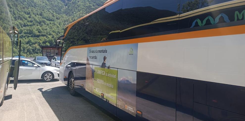 Autobuses con la campaña Montaña Segura