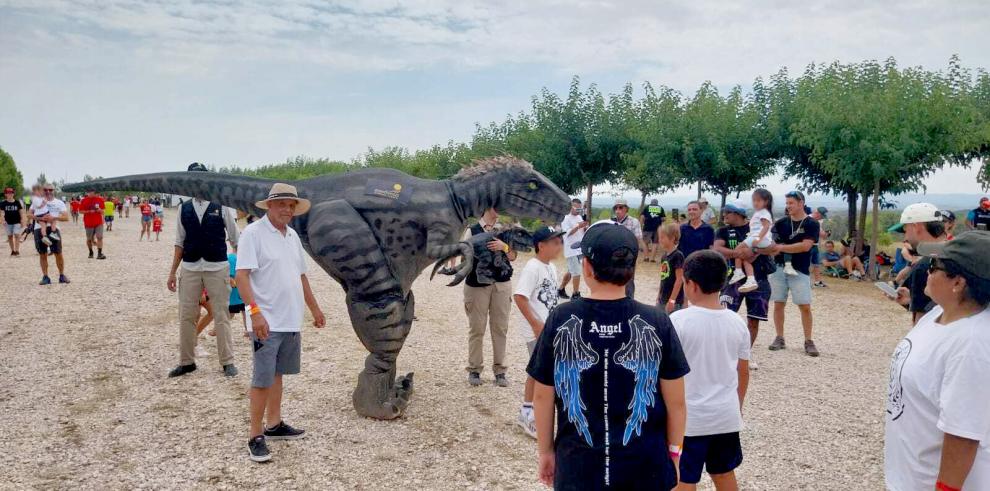 El dinosaurio articulado de Dinópolis, en el campeonato de MotoGP celebrado este fin de semana en MotorLand Aragón.