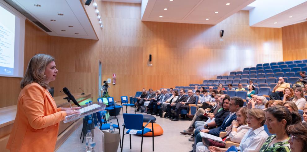 La consejera de Empleo, Ciencia y Universidades, Claudia Pérez Forniés, participa en una jornada de trabajo en la Escuela de Ingeniería y Arquitectura ( EINA)