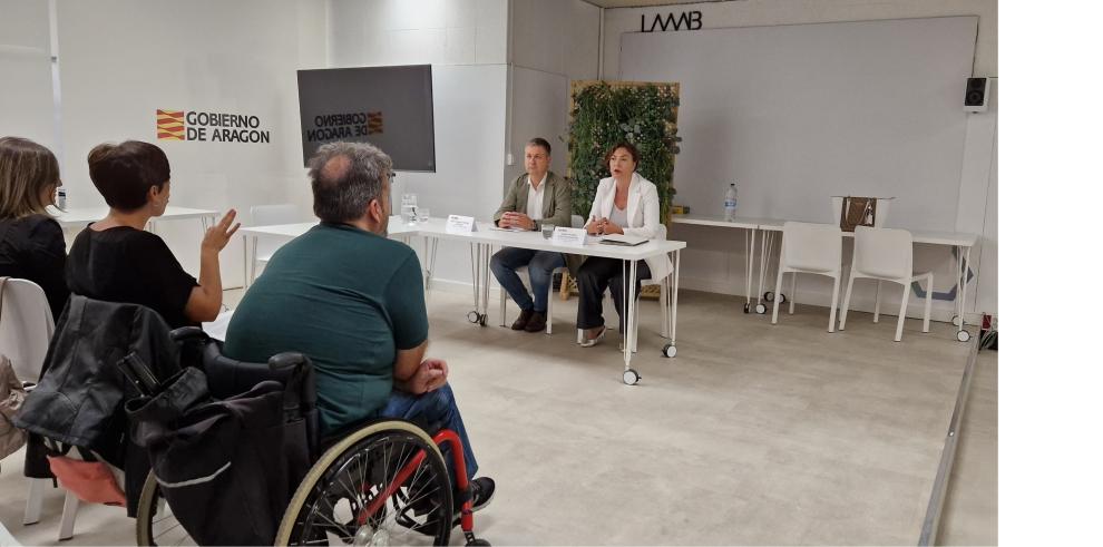 María Victoria, directora general de Igualdad de Oportunidades, con el presidente de CERMI, Jesús Carlos Laiglesia.