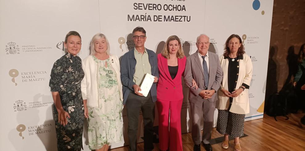 La consejera Pérez Forniés, acompañada de Luis Martín-Moreno,  director científico de la propuesta, y profesor de investigación del CSIC , junto al director del INMA, Conrado Rillo, y la vicedirectora Pilar Pina. Junto a ellos, la directora general de Cie