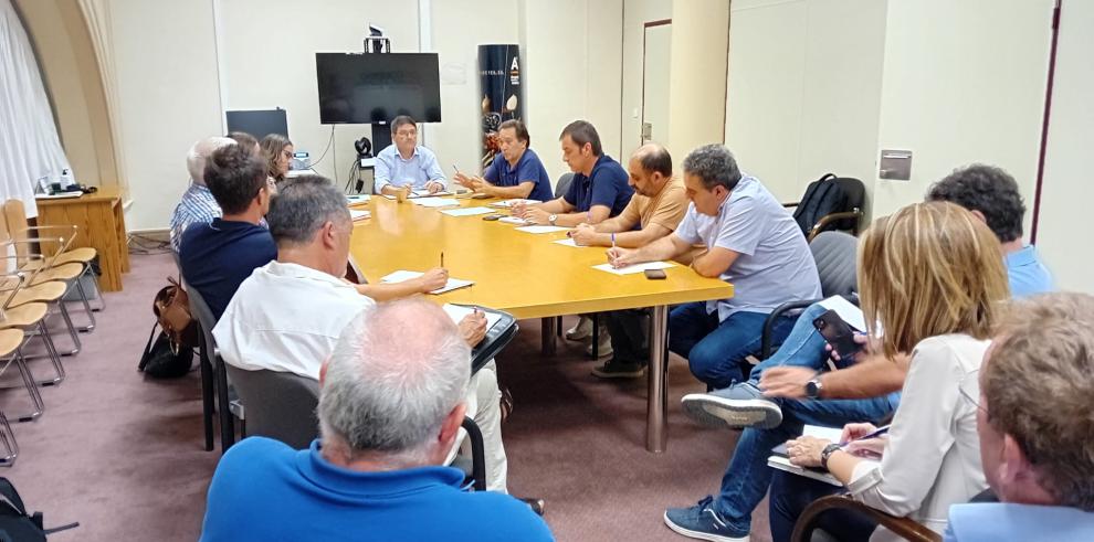 Reunión del director general de Medio Natural, Caza y Pesca, Alfonso Calvo, con los sindicatos agrarios
