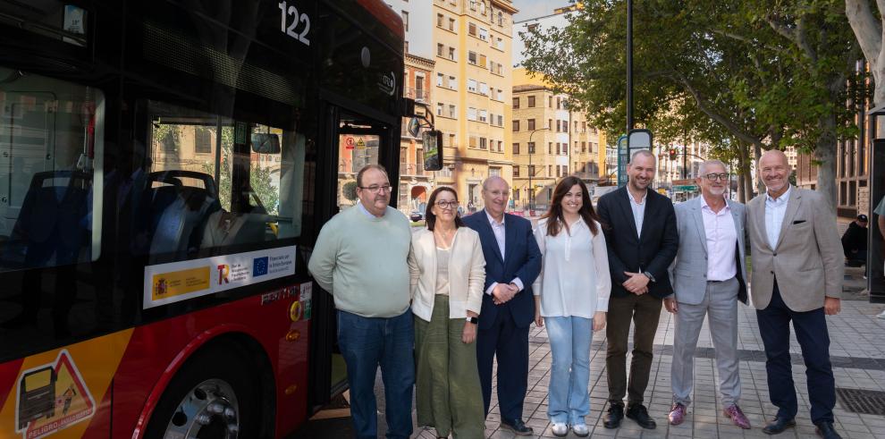 Miguel Ángel Anía presenta la puesta en marcha de las primeras nuevas líneas de autobús para conectar la capital aragonesa con los barrios rurales y localidades del área metropolitana.