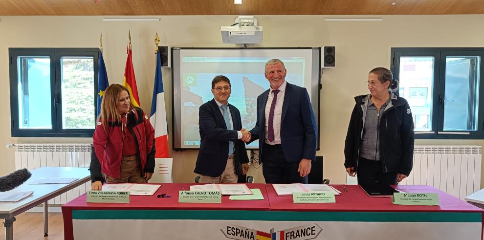 Firma del memorando entre el Parque Nacional de Ordesa y Monte perdido y el Parque Nacional de los Pirineos.