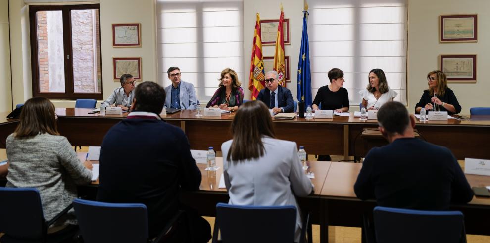 Encuentro entre los responsables del Departamento de Agricultura y representantes de UAGA