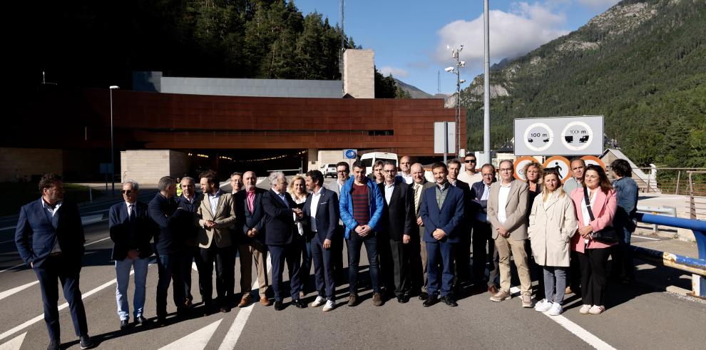 * Octavio López presidente de la Agrupación Europea de Cooperación Territorial (AECT) Pirineos-Pyrénées, de la que forman parte la Comunidad Autónoma de Aragón, la Diputación Provincial de Huesca (DPH), el Departamento de Hautes-Pyrénées y el Departamento