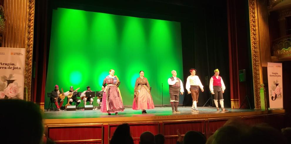 Una de las actuaciones de la gala celebrada en Huesca.