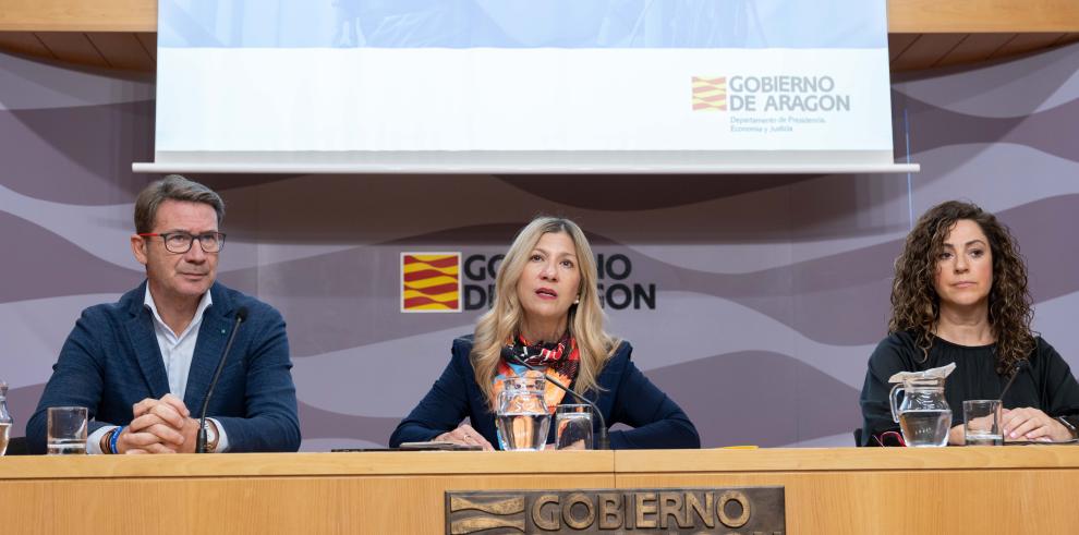 Mar Vaquero presenta la plataforma de “Formación en seguridad y salud laboral dirigida a pymes y profesionales autónomos” junto a la directora general de Pymes y Autónomos, Ana Sanz, y el director general de Trabajo, Jesús Divassón