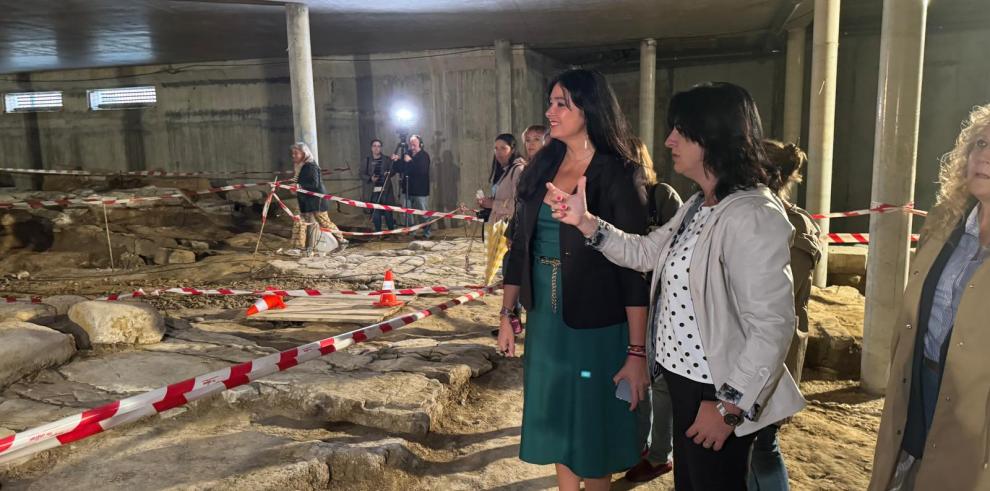 La directora general de Patrimonio y la alcaldesa de Huesca han visitado hoy el yacimiento.