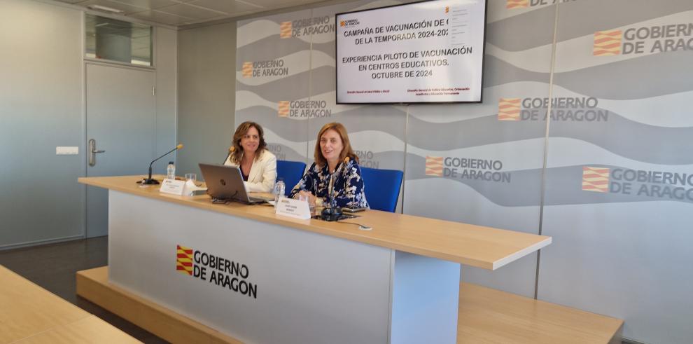 La directora general de Política Educativa, Ana Moracho (izquierda), y la directora general de Salud Pública, Nuria Gayán, informan sobre el plan piloto