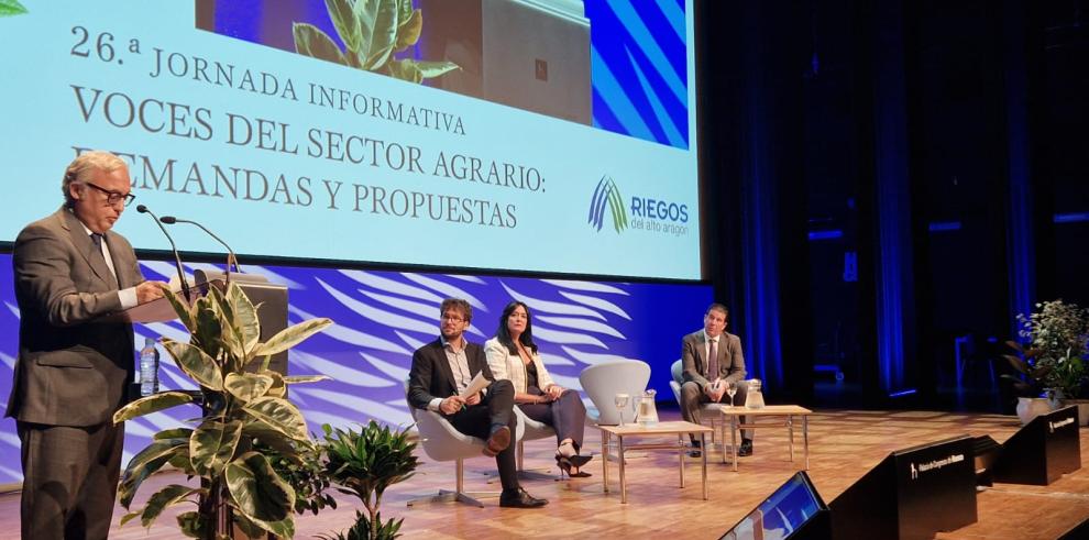 Javier Rincón, ha participado en la inauguración de la 26ª Jornada Informativa de Riegos del Alto Aragón