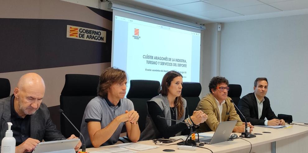 Reunión con el sector sobre la creación del Clúster Aragonés del Deporte.