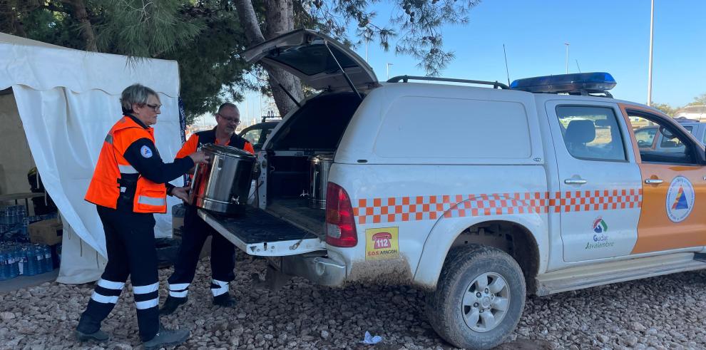 Voluntarios de Protección Civil realizando tareas de suministro desde Venta del Aire.