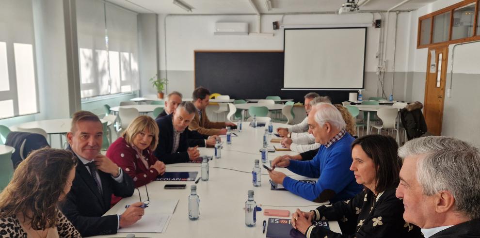 La consejera se ha reunido con el grupo de trabajo impulsado para la creación de un nuevo grado de Cocina y Gastronomía en Jaca.