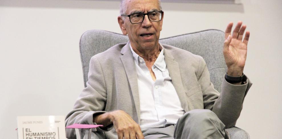 La jornada arranca con la intervención del educador y escritor Jaume Funes sobre "Humanismo y salud en la actual adolescencia conectada"