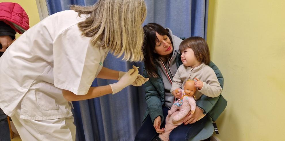 Algunos padres se acercaron a este punto de vacunación a que inmunizaran a sus pequeños