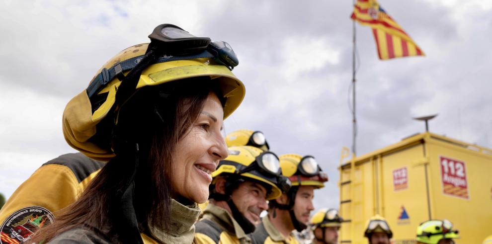 repliegue del Puesto de Mando Avanzado en Catarroja, de la limpieza de calles una vez despejadas y de Lorena Silvent, alcaldesa de Catarroja, despidiendo al contingente aragonés