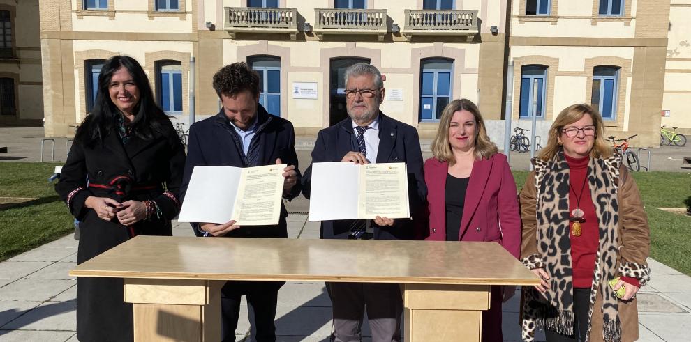 Firma del convenio entre DPH y Unizar para la cofinanciación de las obras en la Residencia de Niños, futura sede de Medicina en Huesca