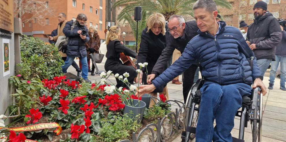 Acto de homenaje en recuerdo a las víctimas de la Casa Cuartel de la Guardia Civil de Zaragoza.