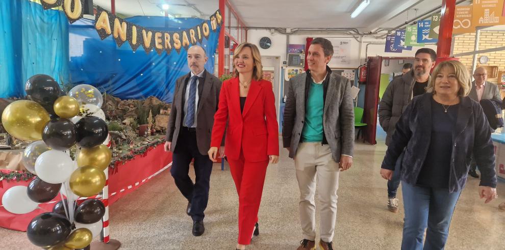 La consejera ha participado en la celebración del 50 aniversario del centro, junto a la ministra de Educación.