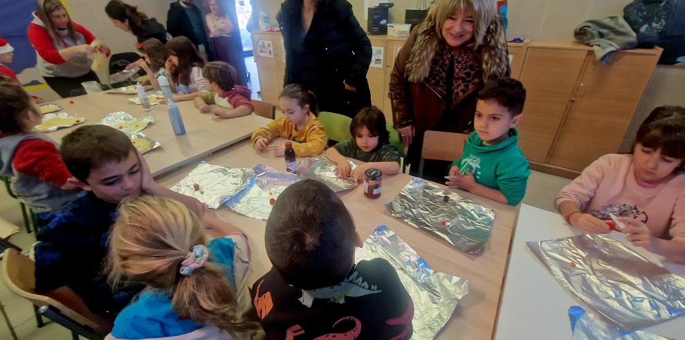 La consejera ha visitado el CPI Val de la Atalaya, en el primer día del Abierto por Vacacione en Navidad.