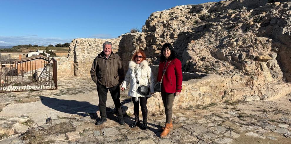 La directora general de Patrimonio Cultural ha visitado este jueves el castillo de Estopiñán.