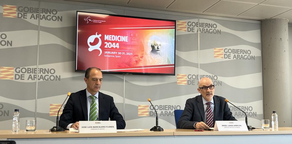 El consejero de Sanidad, José Luis Bancalero Flores, y el director científico del IIS-Aragón, Ángel Lanas Arbeloa, hoy en rueda de prensa