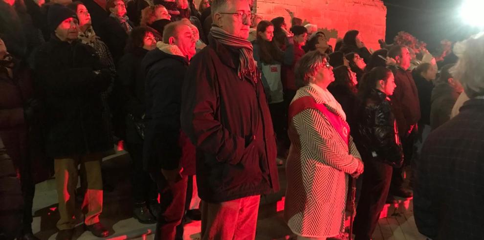 Blasco, durante el encendido de la monumental hoguera de San Sebastián en Castelserás (Teruel).