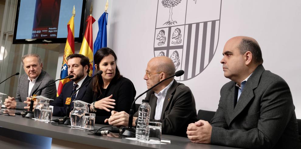 La directora general de Deporte, Cristina García, el presidente de la Real Federación Española de Voleibol (RFEVB), Felipe Pascual, el presidente de la Federación Aragonesa de Voleibol, David Lechón, y el concejal delegado de Deporte del Ayuntamiento de Z