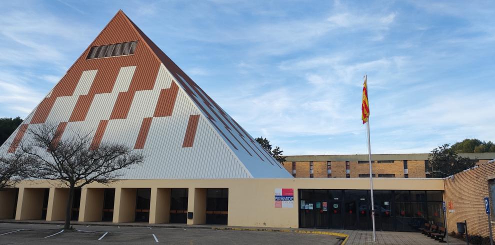 En la imagen, exterior del IES Pirámide de Huesca.