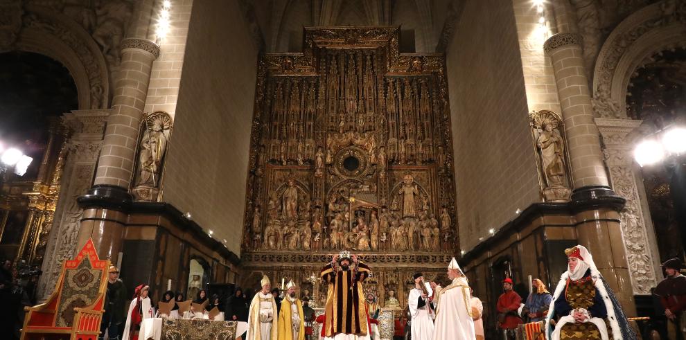 Coronación de Fernando I como rey de Aragón.