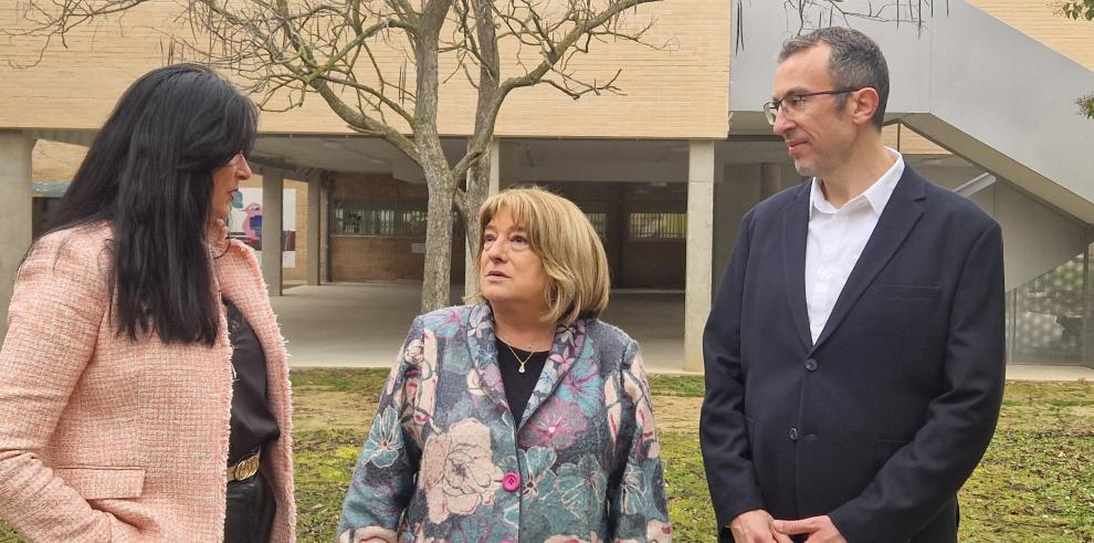 La consejera de Educación, Cultura y Deporte inaugura el nuevo aulario del IES Sierra de Guara en Huesca.