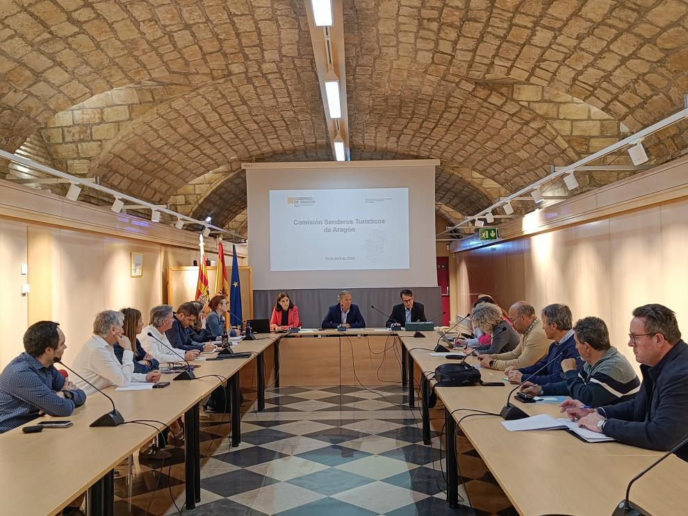 Imagen del artículo Luz verde a 11 nuevos itinerarios y 214 kilómetros en la red de Senderos Turísticos de Aragón