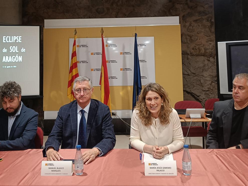 Blasco y Gimeno, junto a responsables de Astro-Ándalus.