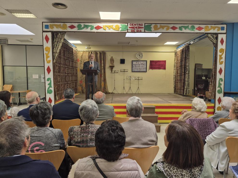 El director gerente del IASS, Ángel Val, ha inaugurado los actos de conmemoración del XXX aniversario del centro