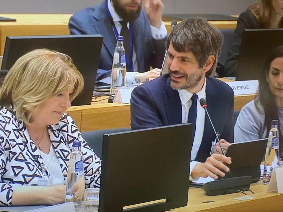 La consejera Tomasa Hernández, junto al ministro de Cultura, en el Consejo de Ministros de Cultura de la Unión Europea.