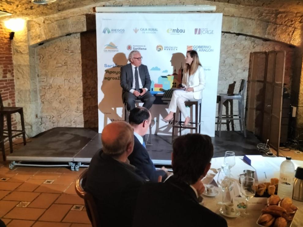 El consejero de Agricultura, Ganadería y Alimentación apuesta por las nuevas tecnologías en el sector agrario para atraer a los jóvenes