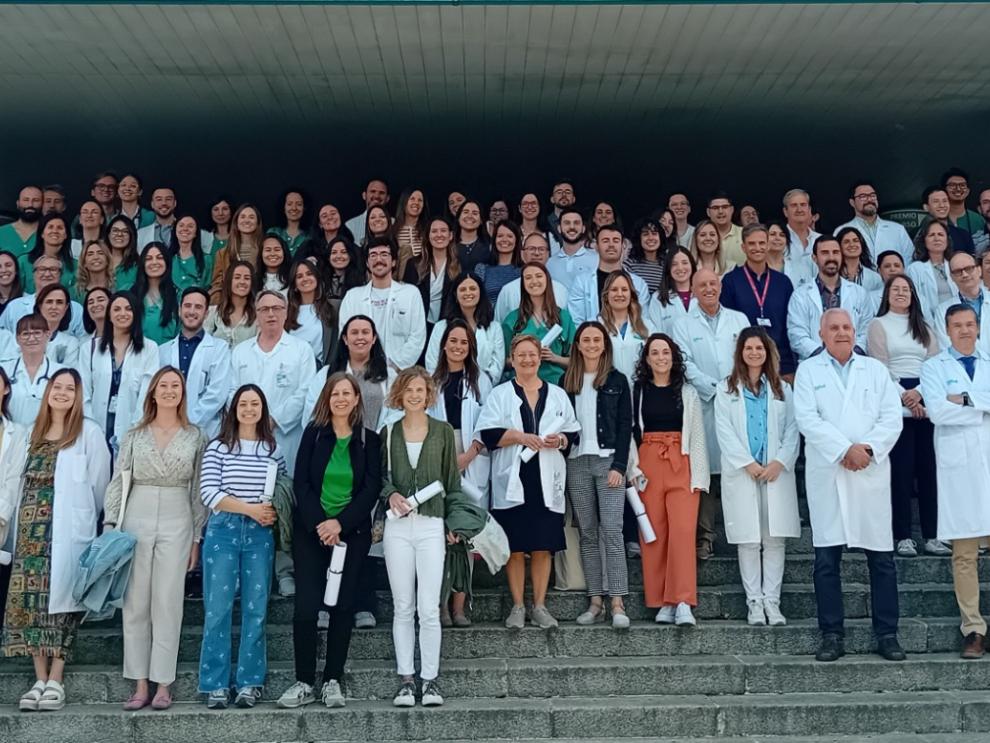 Los residentes de últimos años con tutores y equipo directivo del Sector Zaragoza III, que tiene como hospital de referencia el Clínico Universitario Lozano Blesaa