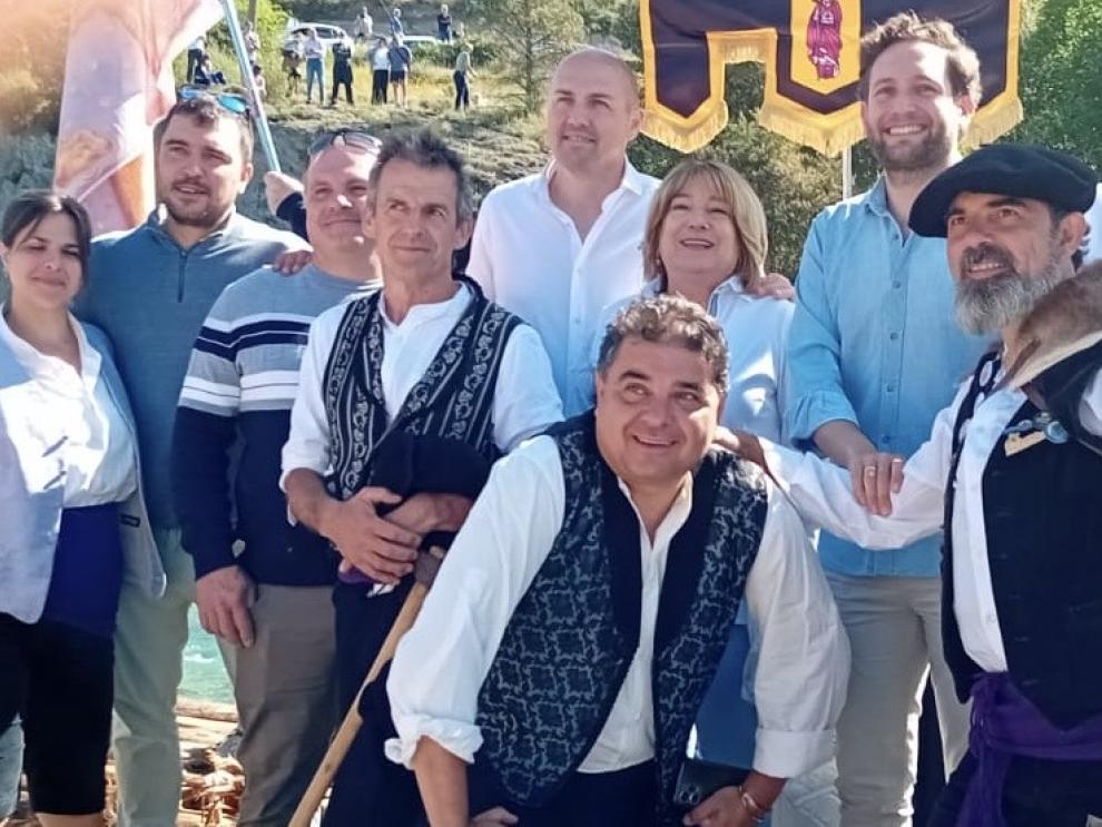 La consejera asiste este sábado al descenso de navatas por el río Cinca.