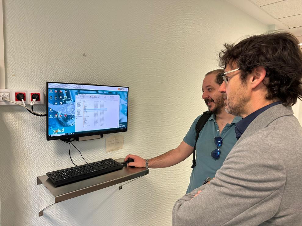 Miembros de Salud Digital y Urgencias de Aragón en el centro de Fraga