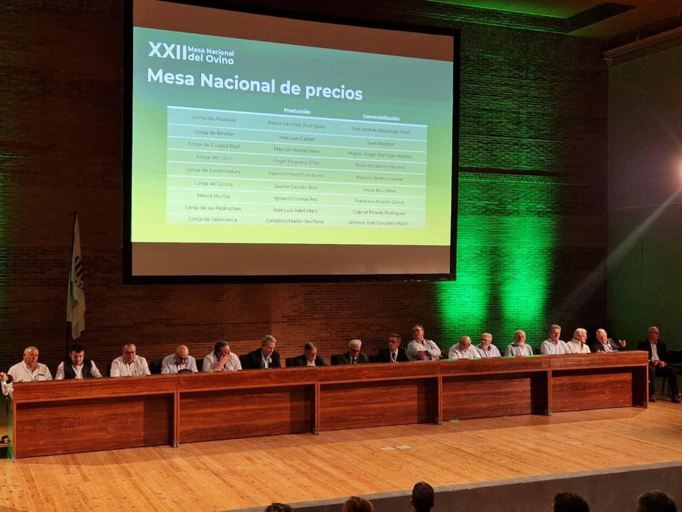 El consejero de Agricultura, Ganadería y Alimentación, Javier Rincón, ha presidido la XXII Mesa Nacional del Ovino